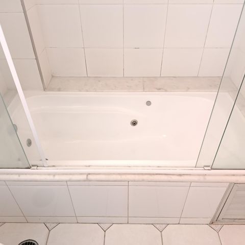 Apartamento à venda com 94m², 3 quartos e 1 vaga Apartamento à venda com 94m², 3 quartos e 1 vagaBanheiro da Suíte