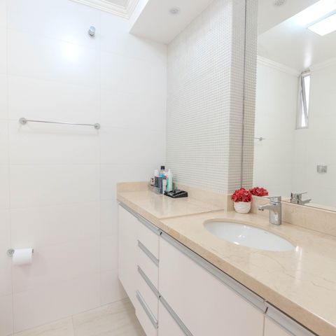 Apartamento à venda com 93m², 2 quartos e 1 vaga Apartamento à venda com 93m², 2 quartos e 1 vagaBanheiro da Suíte 1