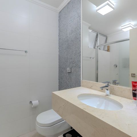 Apartamento à venda com 93m², 2 quartos e 1 vaga Apartamento à venda com 93m², 2 quartos e 1 vagaBanheiro
