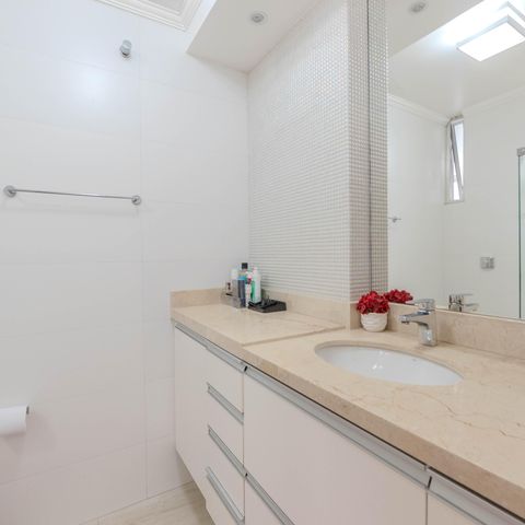 Apartamento à venda com 93m², 2 quartos e 1 vaga Apartamento à venda com 93m², 2 quartos e 1 vagaBanheiro da Suíte 1