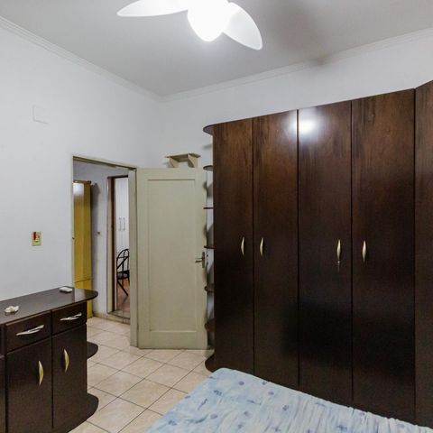 Casa à venda com 150m², 2 quartos e 4 vagas Casa à venda com 150m², 2 quartos e 4 vagasSuíte