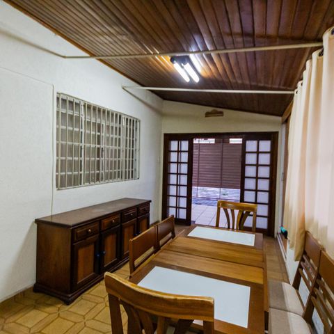 Casa à venda com 150m², 2 quartos e 4 vagas Casa à venda com 150m², 2 quartos e 4 vagasÁrea de Serviço