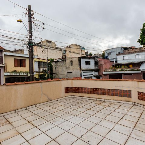 Casa à venda com 150m², 2 quartos e 4 vagas Casa à venda com 150m², 2 quartos e 4 vagasVaranda