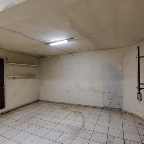 Casa à venda com 150m², 2 quartos e 4 vagas Casa à venda com 150m², 2 quartos e 4 vagasGaragem