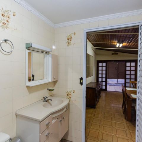 Casa à venda com 150m², 2 quartos e 4 vagas Casa à venda com 150m², 2 quartos e 4 vagasBanheiro
