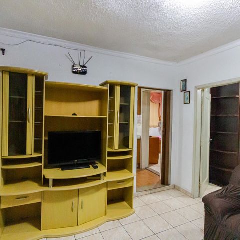 Casa à venda com 150m², 2 quartos e 4 vagas Casa à venda com 150m², 2 quartos e 4 vagasSala