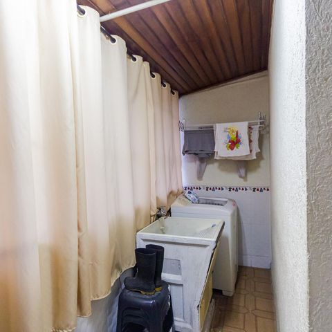 Casa à venda com 150m², 2 quartos e 4 vagas Casa à venda com 150m², 2 quartos e 4 vagasÁrea de Serviço