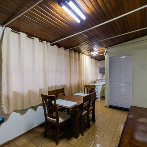 Casa à venda com 150m², 2 quartos e 4 vagas Casa à venda com 150m², 2 quartos e 4 vagasÁrea de Serviço