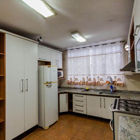 Casa à venda com 150m², 2 quartos e 4 vagas Casa à venda com 150m², 2 quartos e 4 vagasCozinha