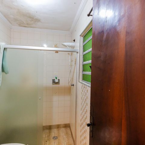 Casa à venda com 150m², 2 quartos e 4 vagas Casa à venda com 150m², 2 quartos e 4 vagasBanheiro da Suíte