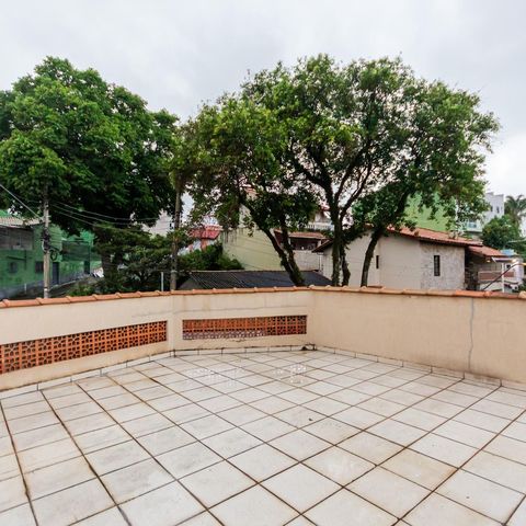 Casa à venda com 150m², 2 quartos e 4 vagas Casa à venda com 150m², 2 quartos e 4 vagasVaranda