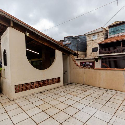 Casa à venda com 150m², 2 quartos e 4 vagas Casa à venda com 150m², 2 quartos e 4 vagasVaranda