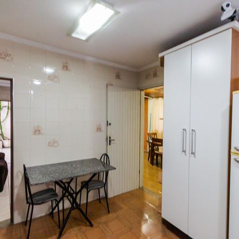 Casa à venda com 150m², 2 quartos e 4 vagas Casa à venda com 150m², 2 quartos e 4 vagasCozinha