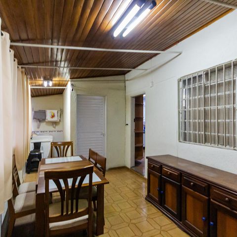 Casa à venda com 150m², 2 quartos e 4 vagas Casa à venda com 150m², 2 quartos e 4 vagasÁrea de Serviço