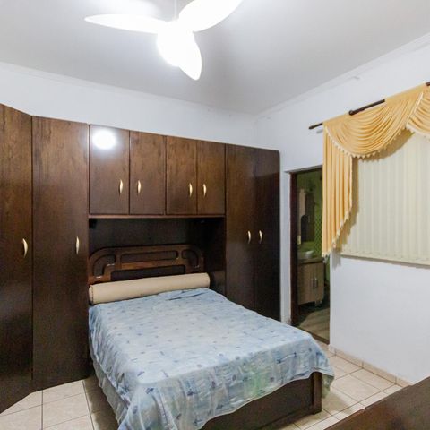 Casa à venda com 150m², 2 quartos e 4 vagas Casa à venda com 150m², 2 quartos e 4 vagasSuíte