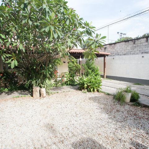 Casa para alugar com 314m², 4 quartos e 5 vagasQuintal da Frente