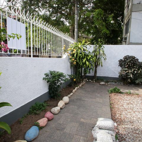 Casa para alugar com 314m², 4 quartos e 5 vagasQuintal da Frente