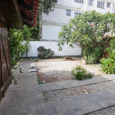 Casa para alugar com 314m², 4 quartos e 5 vagasQuintal da Frente