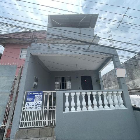 Casa à venda com 160m², 2 quartos e sem vagaPlaca instalada na fachada do imóvel 