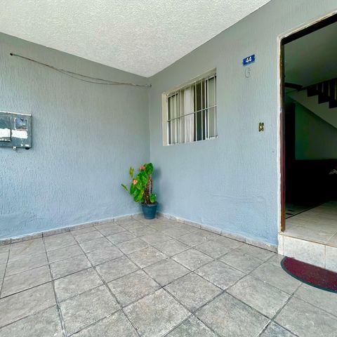 Casa à venda com 160m², 2 quartos e sem vagaQuintal