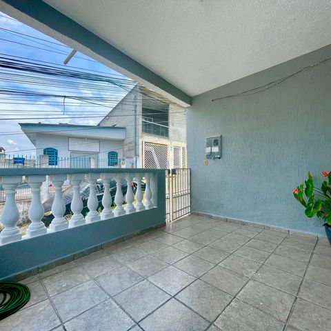 Casa à venda com 160m², 2 quartos e sem vagaQuintal