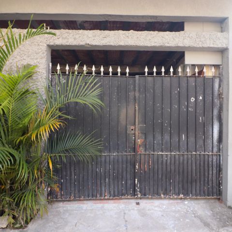 Casa à venda com 150m², 3 quartos e 1 vaga Casa à venda com 150m², 3 quartos e 1 vagaFachada