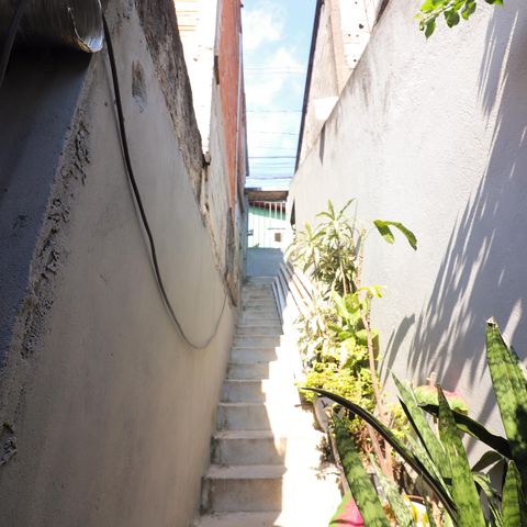 Casa à venda com 150m², 3 quartos e 1 vaga Casa à venda com 150m², 3 quartos e 1 vagaEscadas