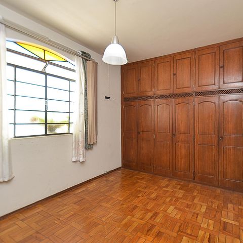 Casa à venda com 316m², 5 quartos e 2 vagas Casa à venda com 316m², 5 quartos e 2 vagasSuíte 1