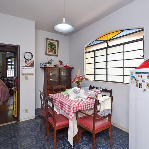 Casa à venda com 316m², 5 quartos e 2 vagas Casa à venda com 316m², 5 quartos e 2 vagasCopa