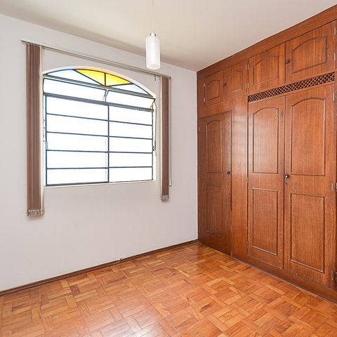Casa à venda com 316m², 5 quartos e 2 vagas Casa à venda com 316m², 5 quartos e 2 vagasQuarto 1
