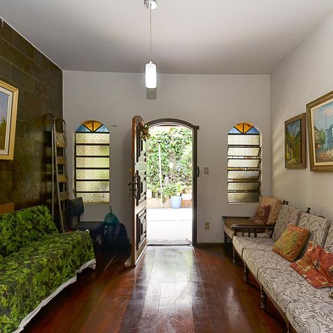 Casa à venda com 316m², 5 quartos e 2 vagas Casa à venda com 316m², 5 quartos e 2 vagasSala 1