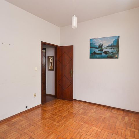 Casa à venda com 316m², 5 quartos e 2 vagas Casa à venda com 316m², 5 quartos e 2 vagasQuarto 1