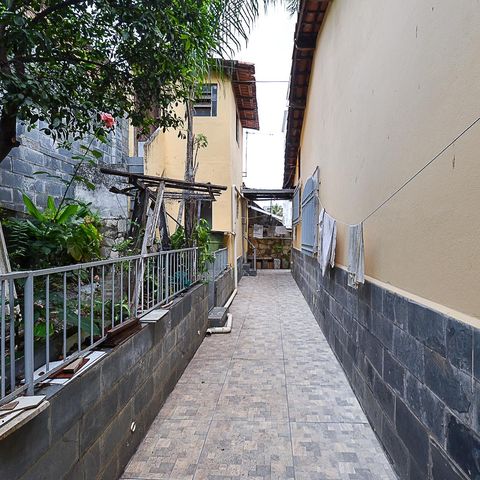 Casa à venda com 316m², 5 quartos e 2 vagas Casa à venda com 316m², 5 quartos e 2 vagasÁrea externa