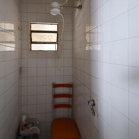 Casa à venda com 316m², 5 quartos e 2 vagas Casa à venda com 316m², 5 quartos e 2 vagasBanheiro de serviço