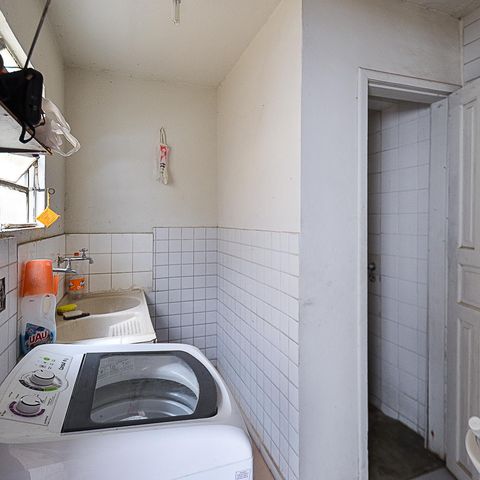 Casa à venda com 316m², 5 quartos e 2 vagas Casa à venda com 316m², 5 quartos e 2 vagasÁrea de Serviço