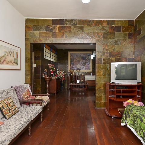 Casa à venda com 316m², 5 quartos e 2 vagas Casa à venda com 316m², 5 quartos e 2 vagasSala 1