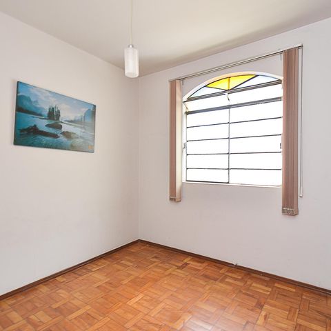 Casa à venda com 316m², 5 quartos e 2 vagas Casa à venda com 316m², 5 quartos e 2 vagasQuarto 1
