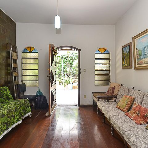 Casa à venda com 316m², 5 quartos e 2 vagas Casa à venda com 316m², 5 quartos e 2 vagasSala 1