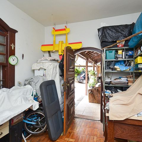 Casa à venda com 316m², 5 quartos e 2 vagas Casa à venda com 316m², 5 quartos e 2 vagasQuarto 2