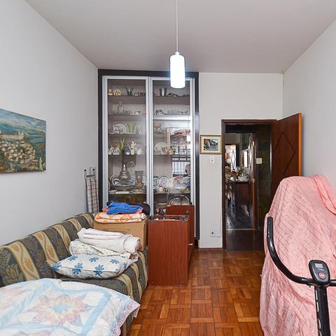 Casa à venda com 316m², 5 quartos e 2 vagas Casa à venda com 316m², 5 quartos e 2 vagasQuarto 3