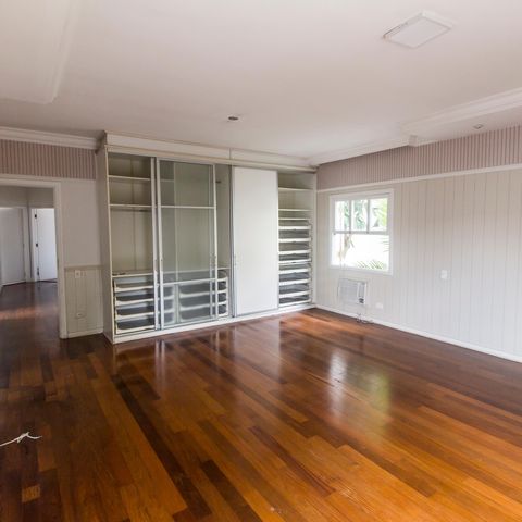 Casa de condomínio à venda com 355m², 3 quartos e 2 vagas Casa de condomínio à venda com 355m², 3 quartos e 2 vagasSuíte master