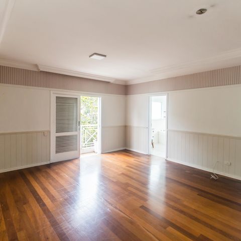 Casa de condomínio à venda com 355m², 3 quartos e 2 vagas Casa de condomínio à venda com 355m², 3 quartos e 2 vagasSuíte master