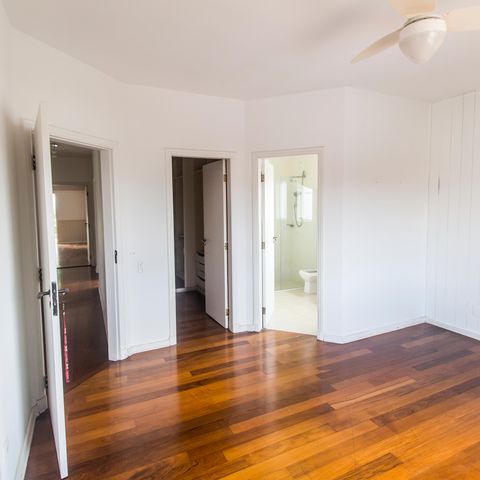 Casa de condomínio à venda com 355m², 3 quartos e 2 vagas Casa de condomínio à venda com 355m², 3 quartos e 2 vagasSuíte 2