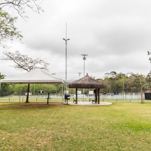 Casa de condomínio à venda com 355m², 3 quartos e 2 vagas Casa de condomínio à venda com 355m², 3 quartos e 2 vagasQuadra Esportiva