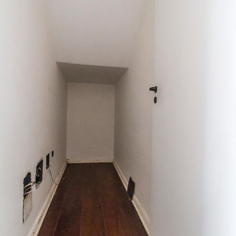 Casa de condomínio à venda com 355m², 3 quartos e 2 vagas Casa de condomínio à venda com 355m², 3 quartos e 2 vagasDepósito