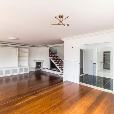 Casa de condomínio à venda com 355m², 3 quartos e 2 vagas Casa de condomínio à venda com 355m², 3 quartos e 2 vagasSala