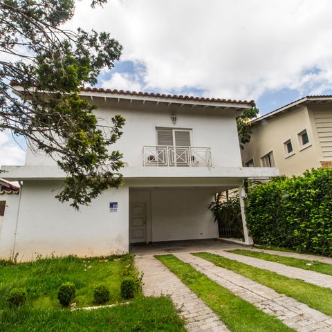 Casa de condomínio à venda com 355m², 3 quartos e 2 vagas Casa de condomínio à venda com 355m², 3 quartos e 2 vagasVista da Rua