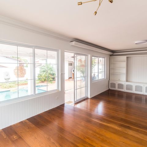 Casa de condomínio à venda com 355m², 3 quartos e 2 vagas Casa de condomínio à venda com 355m², 3 quartos e 2 vagasSala