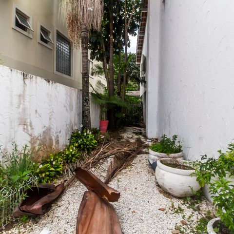 Casa de condomínio à venda com 355m², 3 quartos e 2 vagas Casa de condomínio à venda com 355m², 3 quartos e 2 vagasQuintal