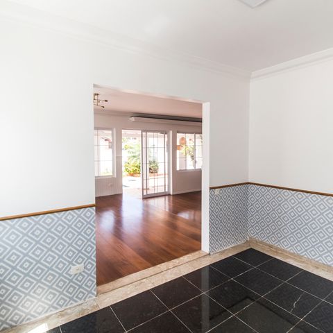 Casa de condomínio à venda com 355m², 3 quartos e 2 vagas Casa de condomínio à venda com 355m², 3 quartos e 2 vagasCopa